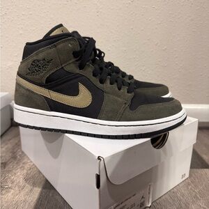 Air Jordan 1 Mid Women’s